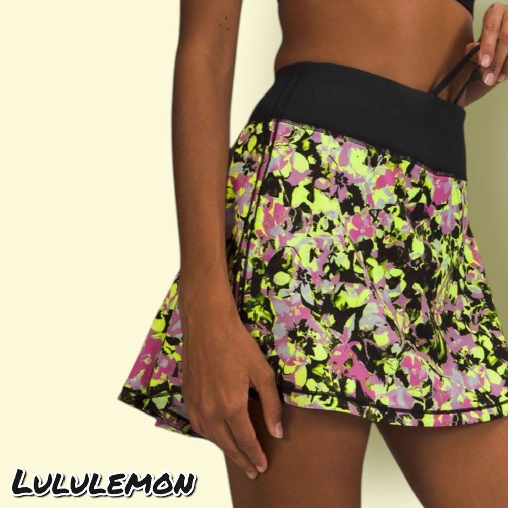 Preowned Lululemon Pace Rival Mid-Rise Skirt Highlight Yellow Multi / Bla size 2